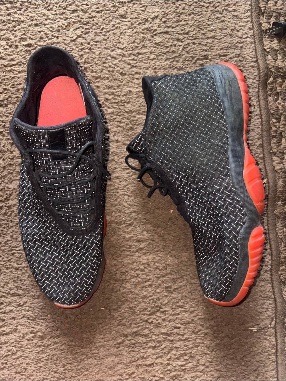 Nike Men's Black Knit Sneakers with Red Sole